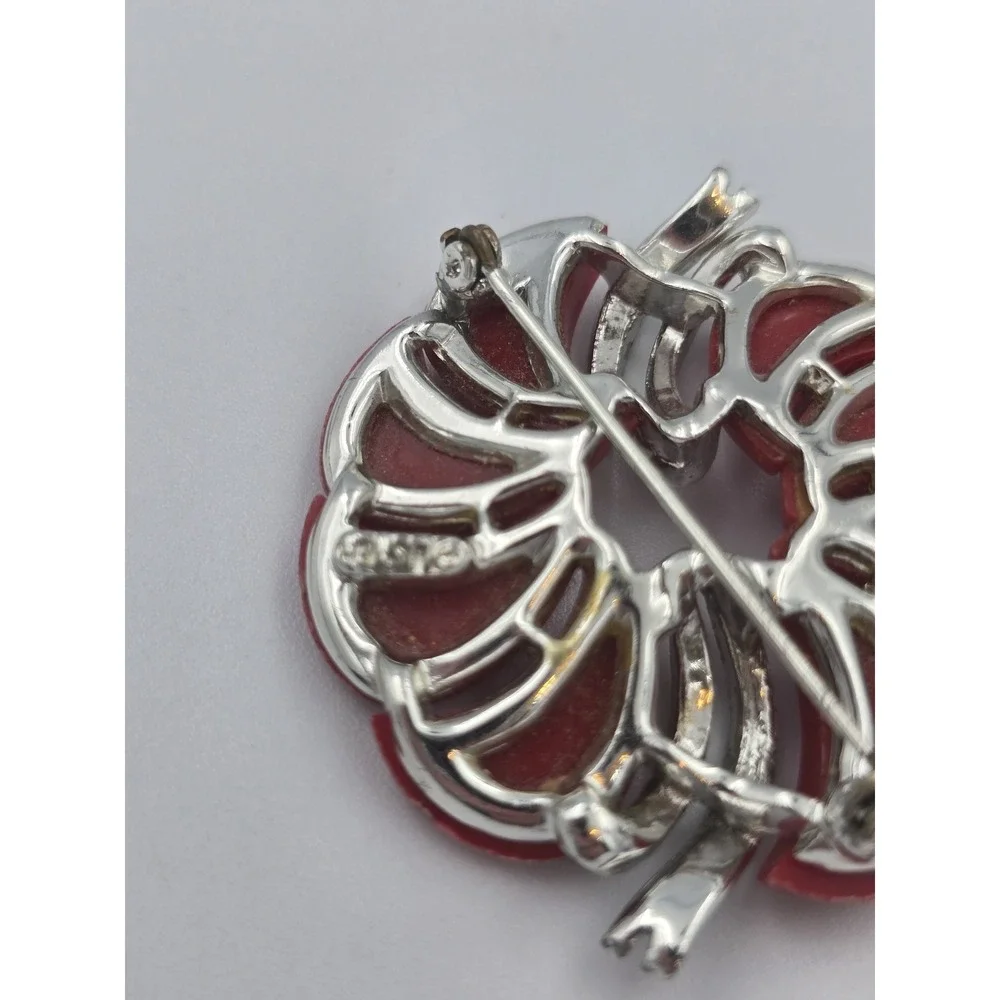 Vintage Lisner Red Thermoset Silver Tone Wreath Brooch Pin‎ Mid-Century Modern